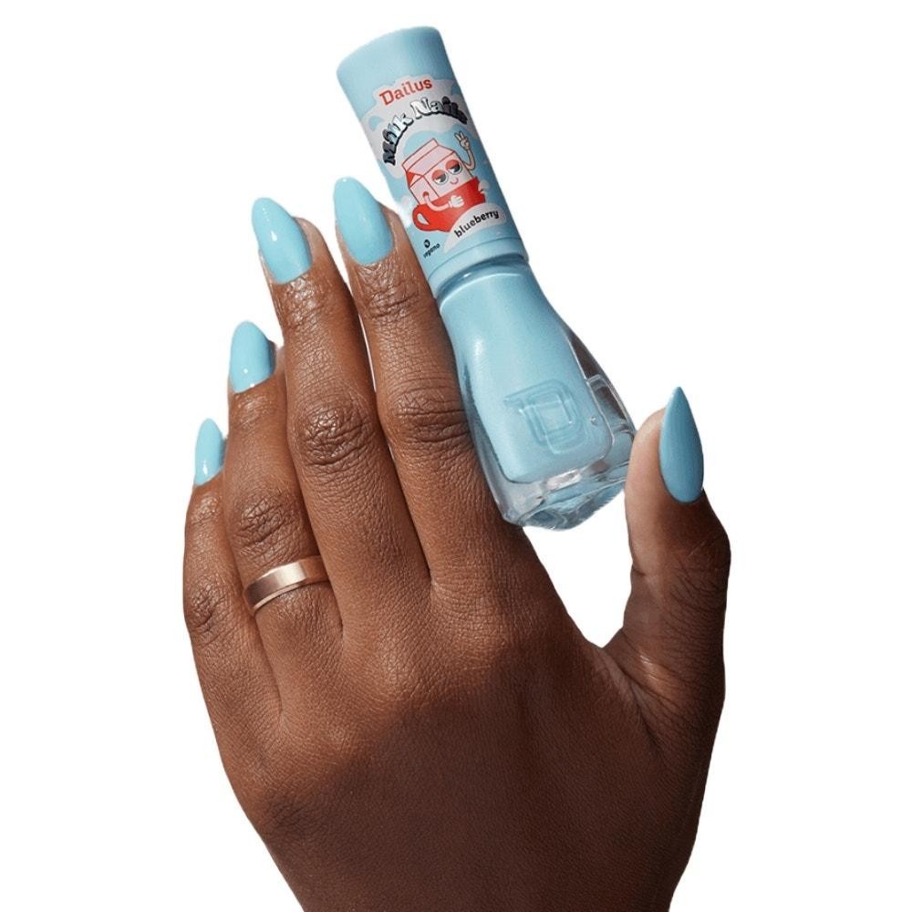 Detalhes do Esmalte Dailus Milk Nails Bluberry 8ml