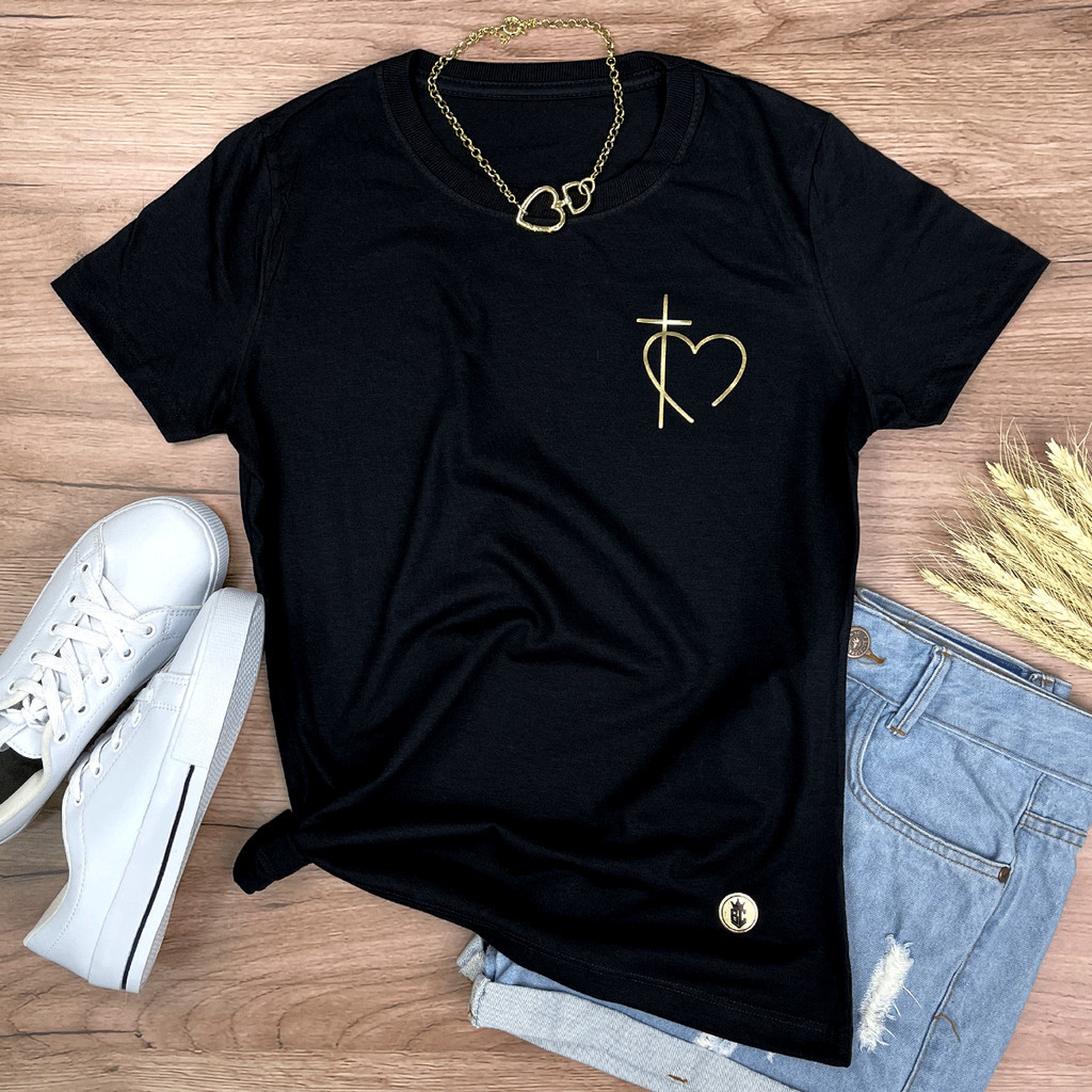 Camiseta Preta Cruz Coração Minimalista Moda Evangélica T-shirt Feminina Baby Look Algodão Macio Gospel Estilo e Fé