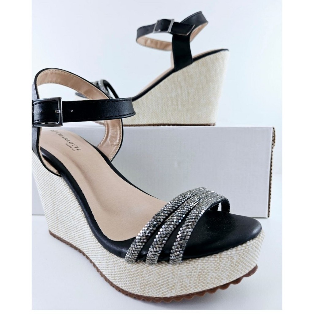 Sandália Anabela micromanta cristal cor off white e preta Charlotte