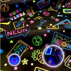 TNT Neon Decorado Toalha Painel 2m x 1,4m Brilha na Luz Negra
