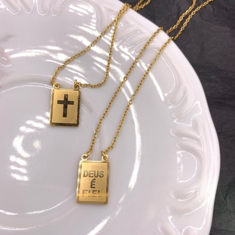 Escapulário de Aço Inoxidável 316L com Pingentes Dourados e Prateados - "Deus é Fiel" e Cruz