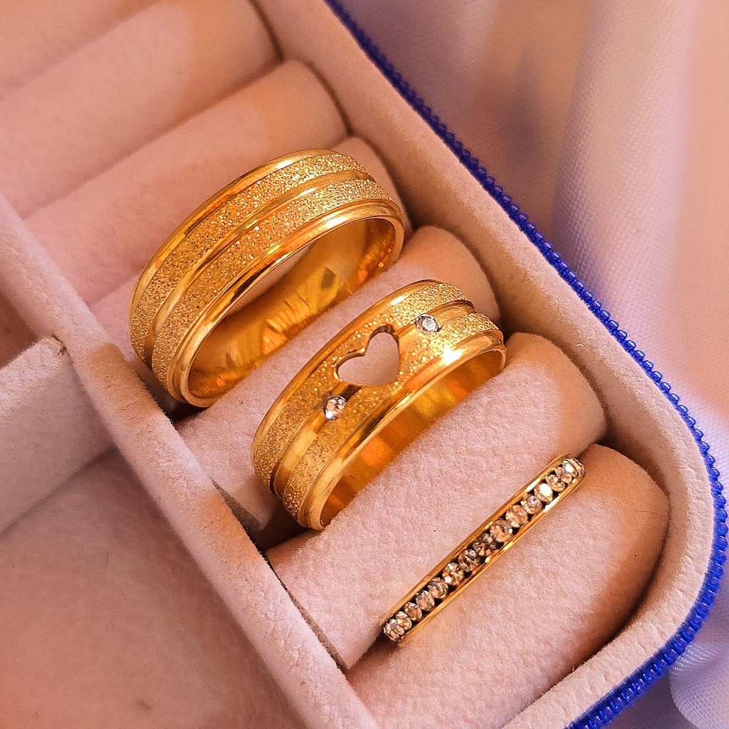aliança de casamento masculino e feminino  8mm banhado a ouro 18k + gravação + aparador (COD-123)