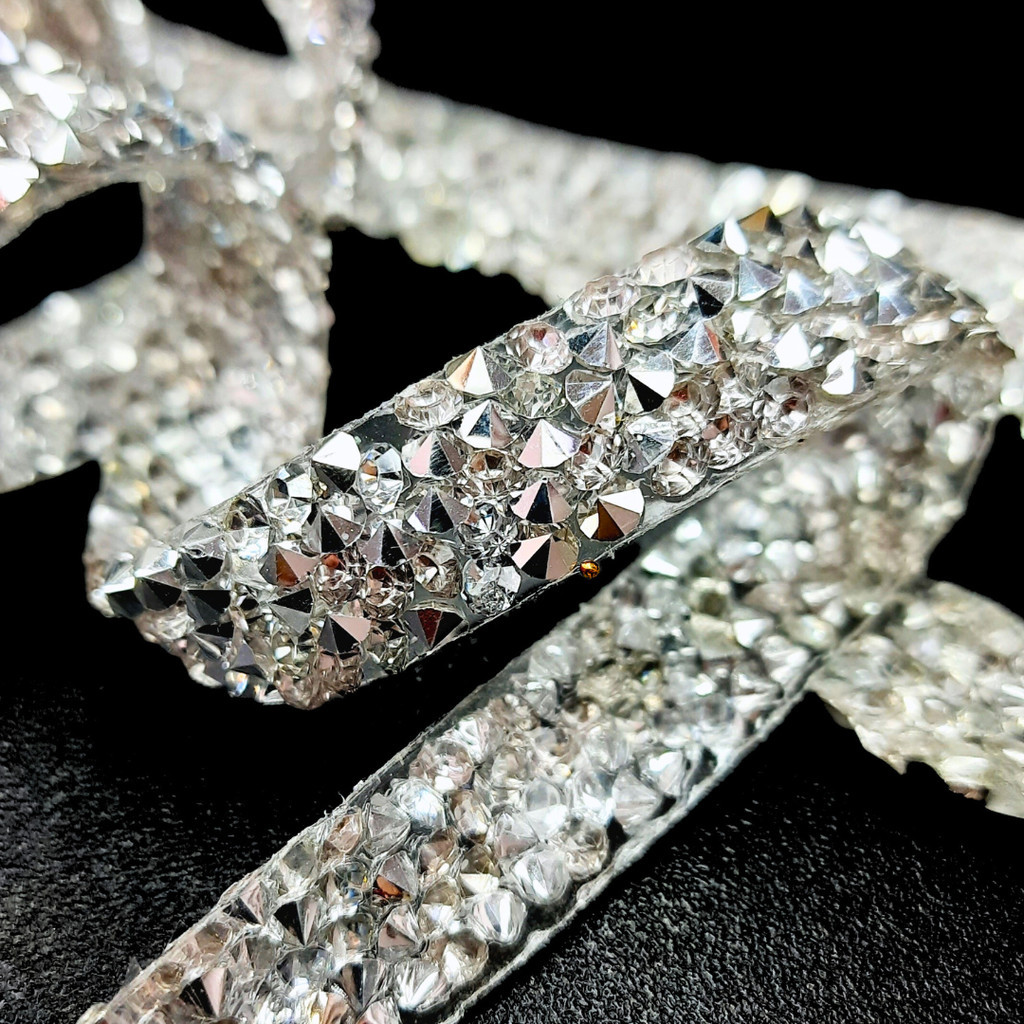 Fita de Strass Termocolante 10mm Prata em Resina em Oferta na Shopee
