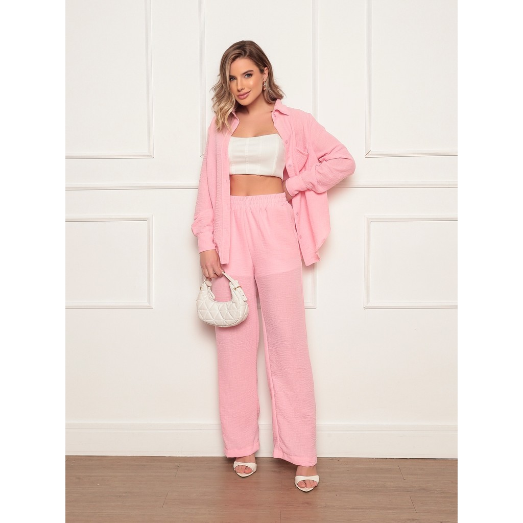 Conjunto casual feminino camisa longa e calça com bolsos tecido leve e macio para dias frescos de outono ou primavera