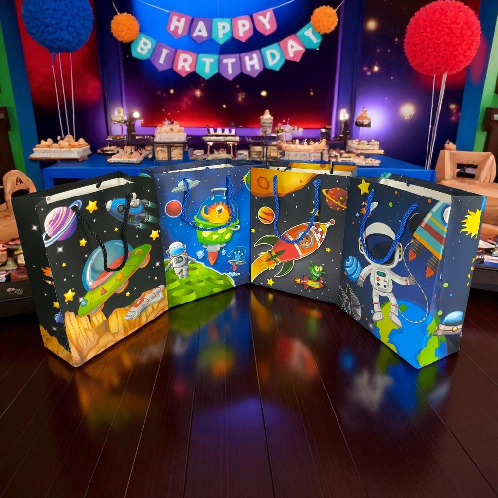 Sacolas De Presente Infantil Astronauta Papel Rígido Alta Definição 23cm x 18cm em Oferta na Shopee