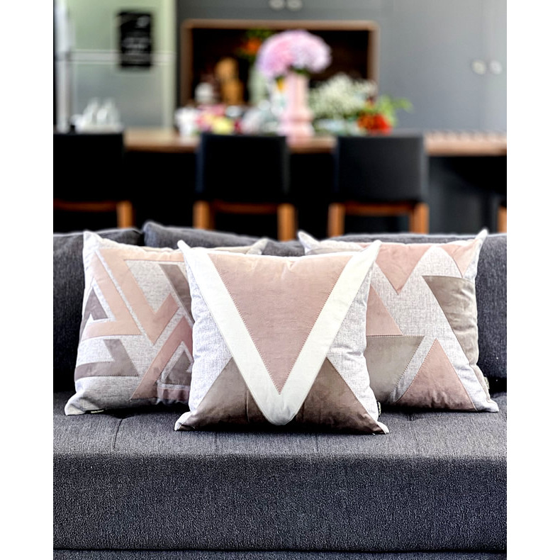 Kit 3 Capas de Almofada Para Sofá 50x50 em Linho e Detalhes Bordados Cor: Rosé - Marca Belchior