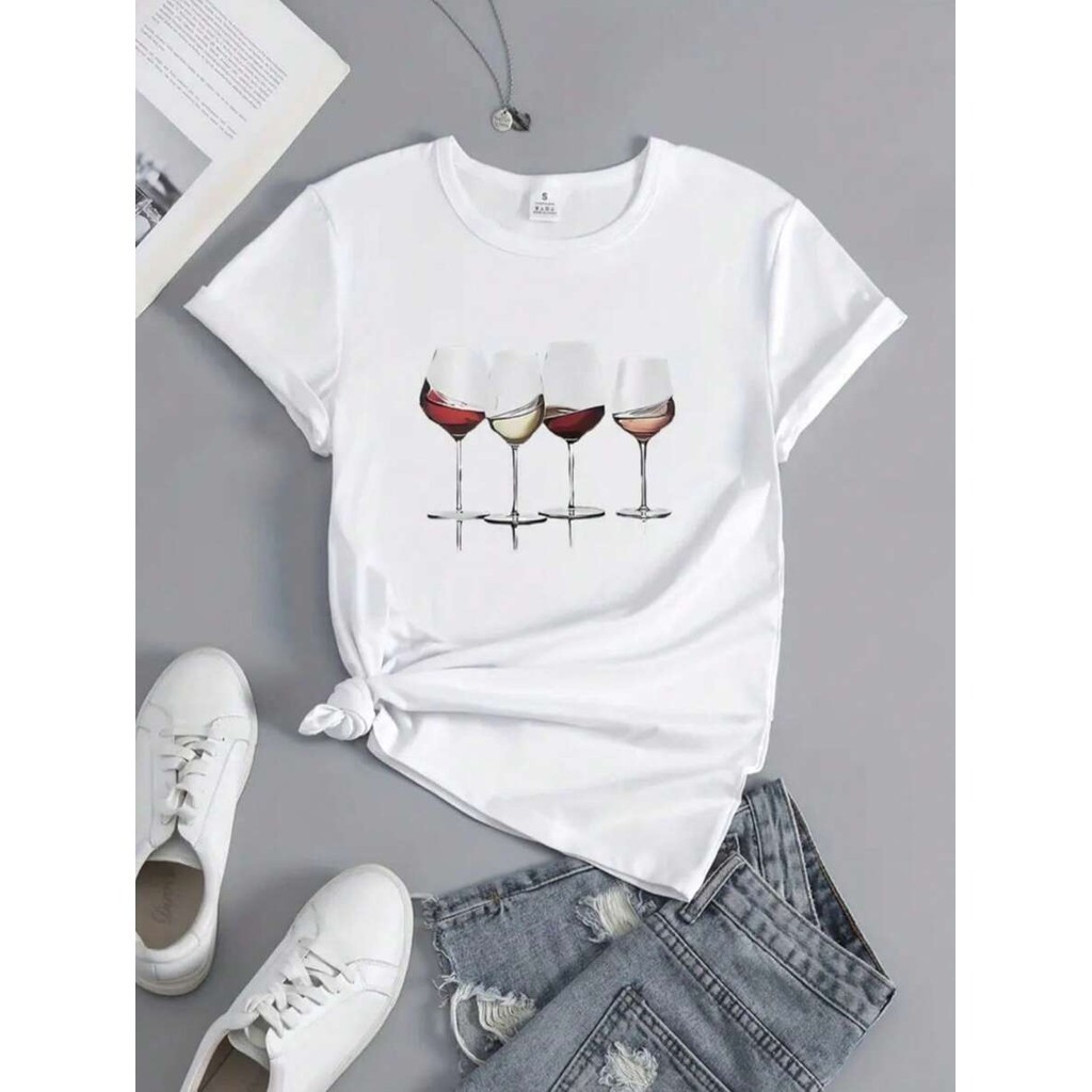 Camiseta Básica Vinho Taças T-shirt original Feminina Com essa estampa linda e super confortável