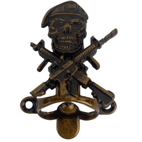 Abridor de Garrafas Caveira com Armas em Metal Ouro Velho Escovado 9x6,3cm Acessório Decoração Artesanato Ferragem