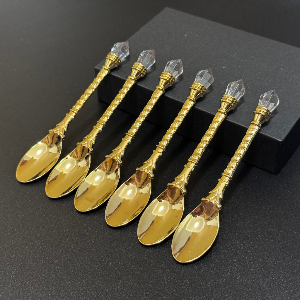 Conjunto de 6 Colheres de Metal Douradas Vintage, Elegantes com Cristais, Presente Perfeito para Café, Chá e Leite. em Oferta na Shopee