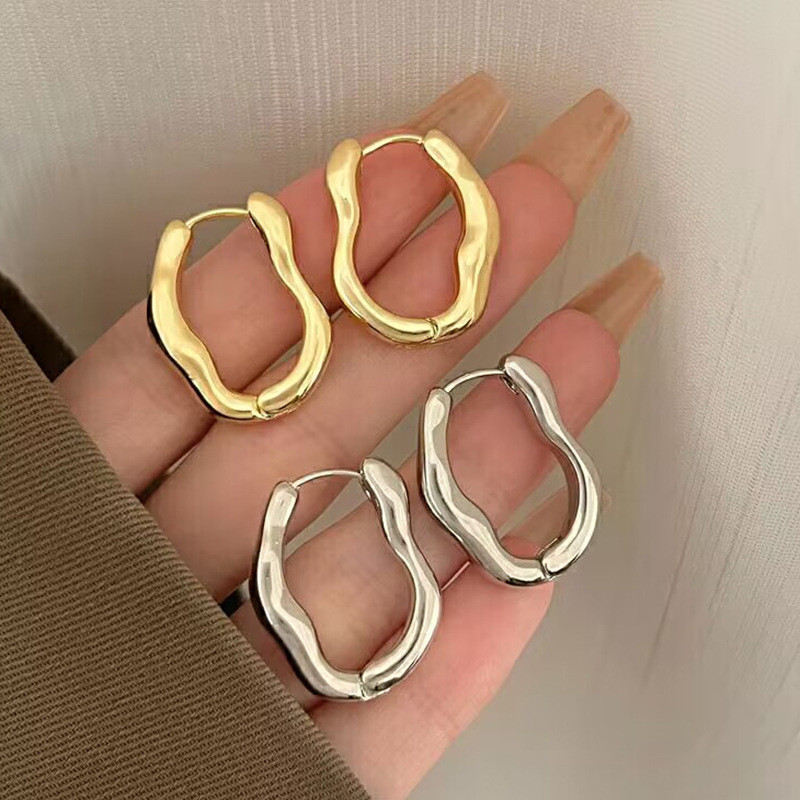 Novos Brincos De Buraco Simples Para Mulher Distorta Cor De Prata Personalidade Feminina A...
