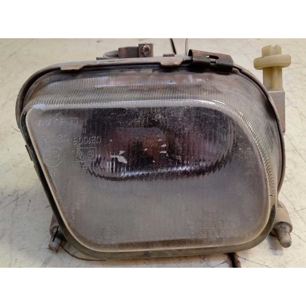 Farol Milha Direito Mercedes-Benz Classe E 1996/2002 Mc2183