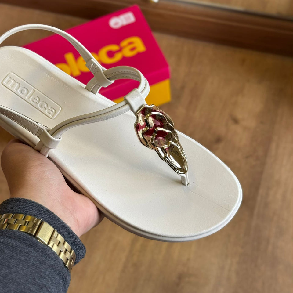 Sandália Moleca Detalhe Dourado de Folha 5490.122 em Oferta na Shopee