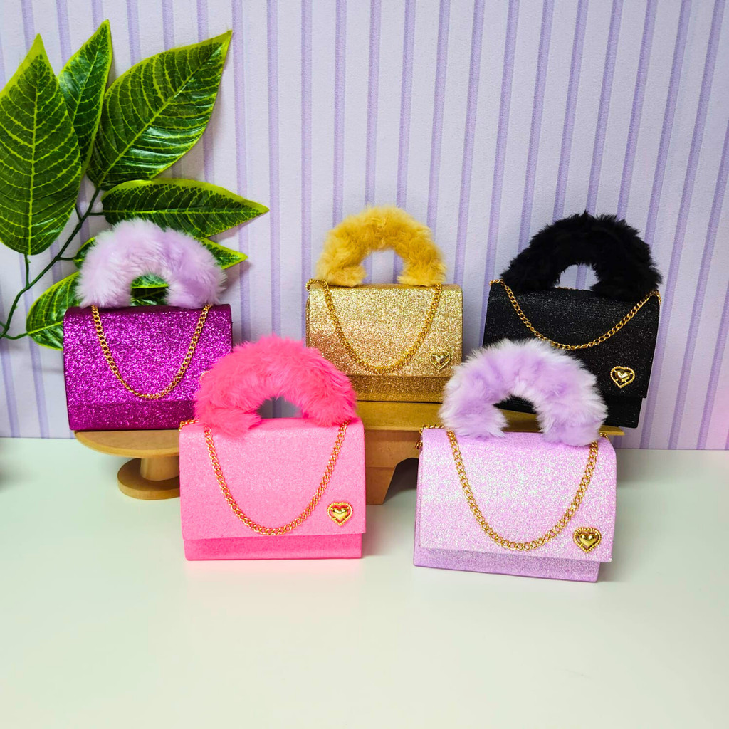 Bolsa infantil Bloguerinha com corrente para menina brilhosa