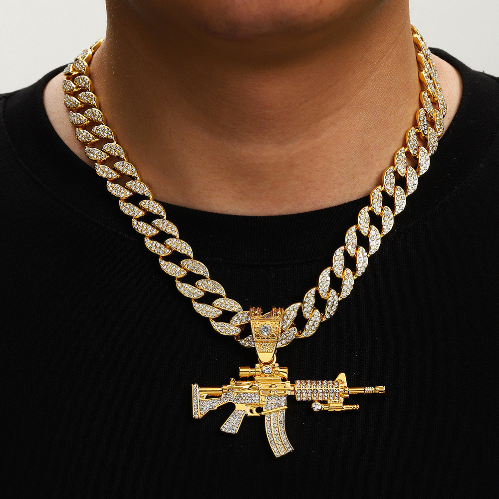 [Arlenen Rock Exclusive] Hot diamond diamond-encrusted gun jewelry imitation AK weapon model hip-hop men's fashion necklace trendy crowd popular elements fashionable street DJ