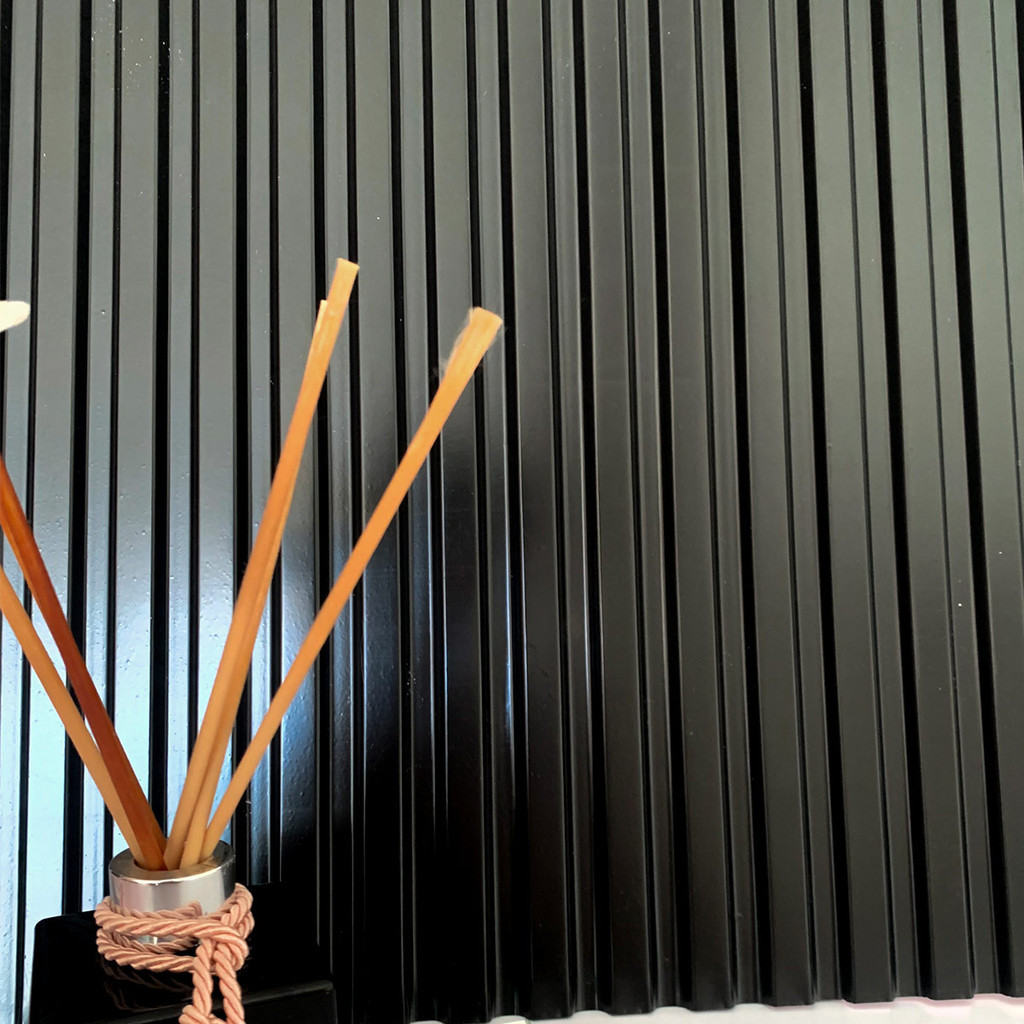 Revestimento de Parede Ripado Preto de PVC Placa efeito gesso Decorativa Tipo Painel Lavável 50X50cm em Oferta na Shopee