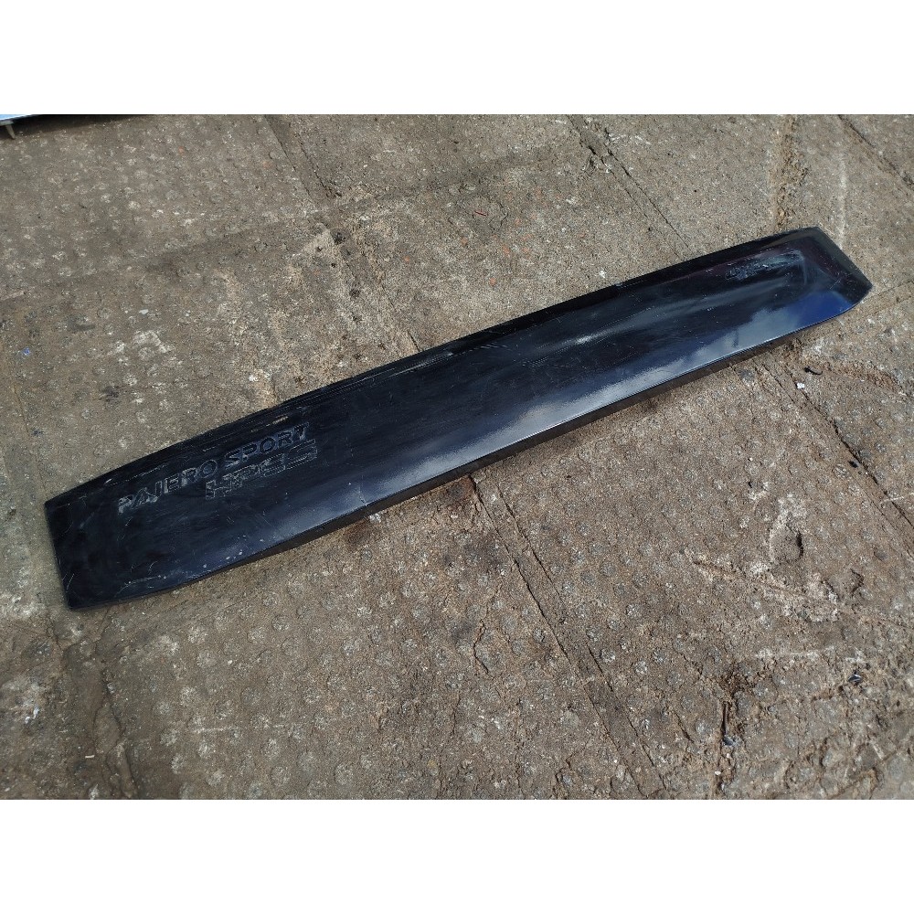 Aplique Moldura Tampa Traseiro Pajero Sport Hpe C/Detalhe
