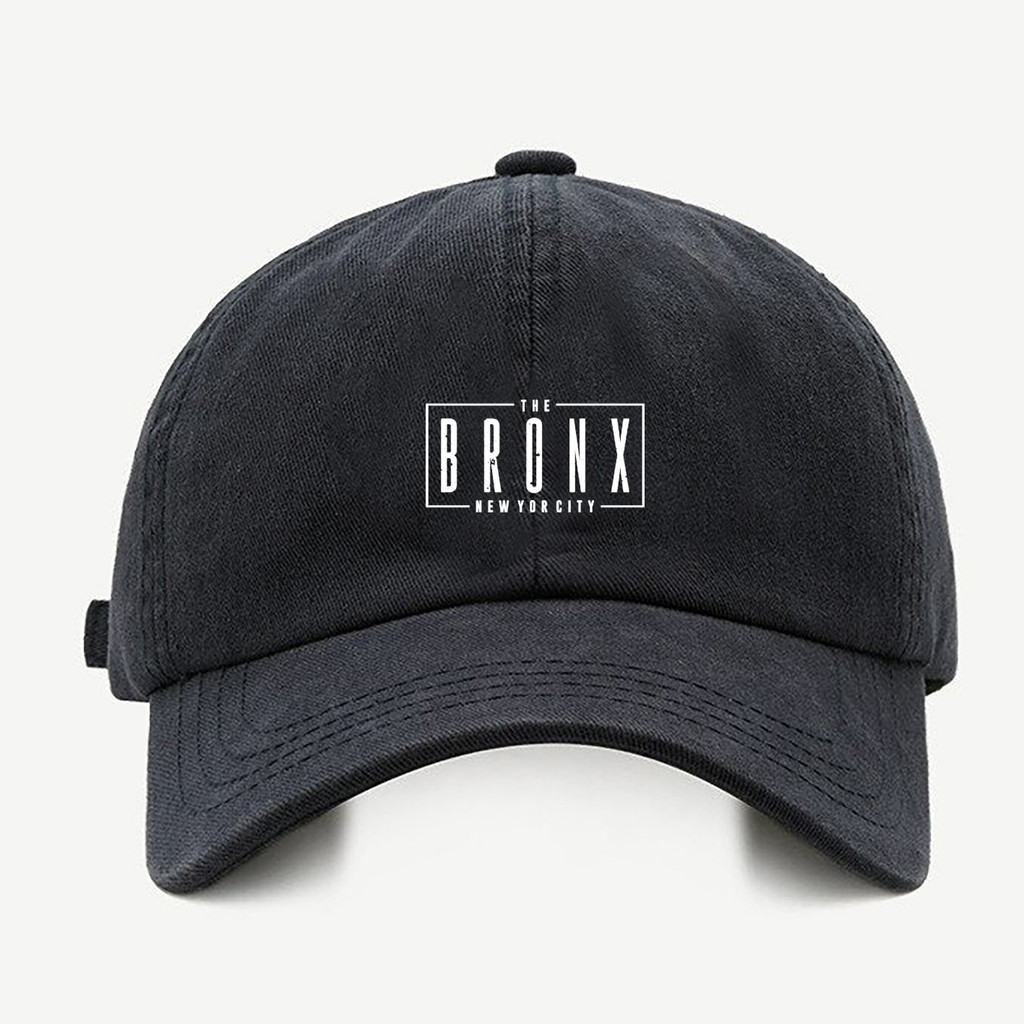 Bone baseball masculino preto The BronxCom regualgem cores bege e branco