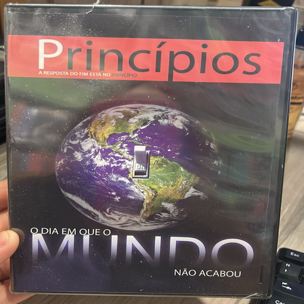 DVD O Dia em que o Mundo Não Acabou (Princípios) editora
