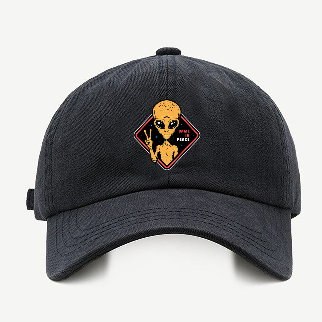 Bone baseball masculino preto Came In PeaceCom regualgem cores bege e branco