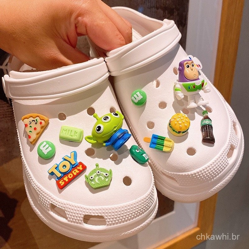 Toy Story Charms Conjunto De Fivelas De Sapato Monstro De Três Olhos Morango Urso Clássico Acessórios De Desenho Animado