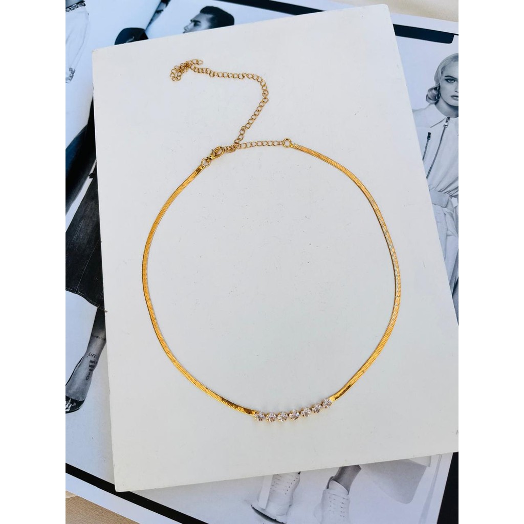 Colares choker folheado a ouro modelo fita com ponto de luz
