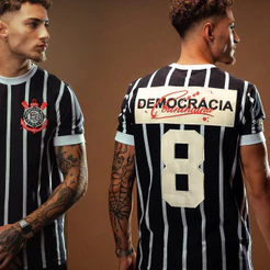 Camisa Corinthians Retrô Democracia Sócrates 1982 Nº 8 Masculina Oficial