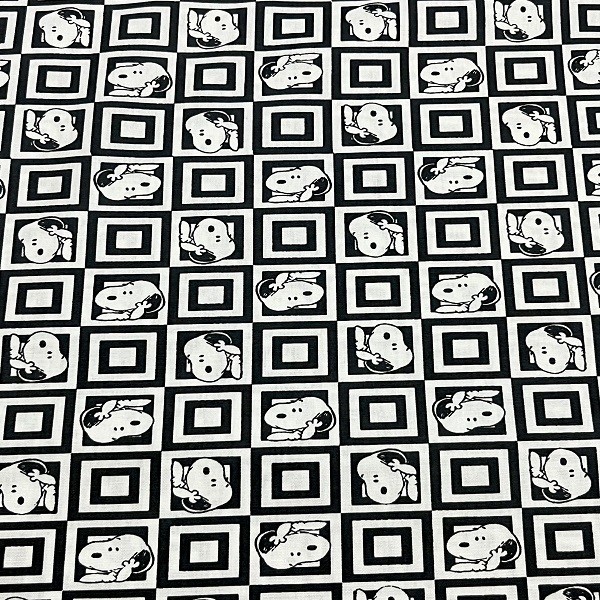 Tecido Tricoline Licenciado Snoopy Rostinho Quadrados Preto e Branco