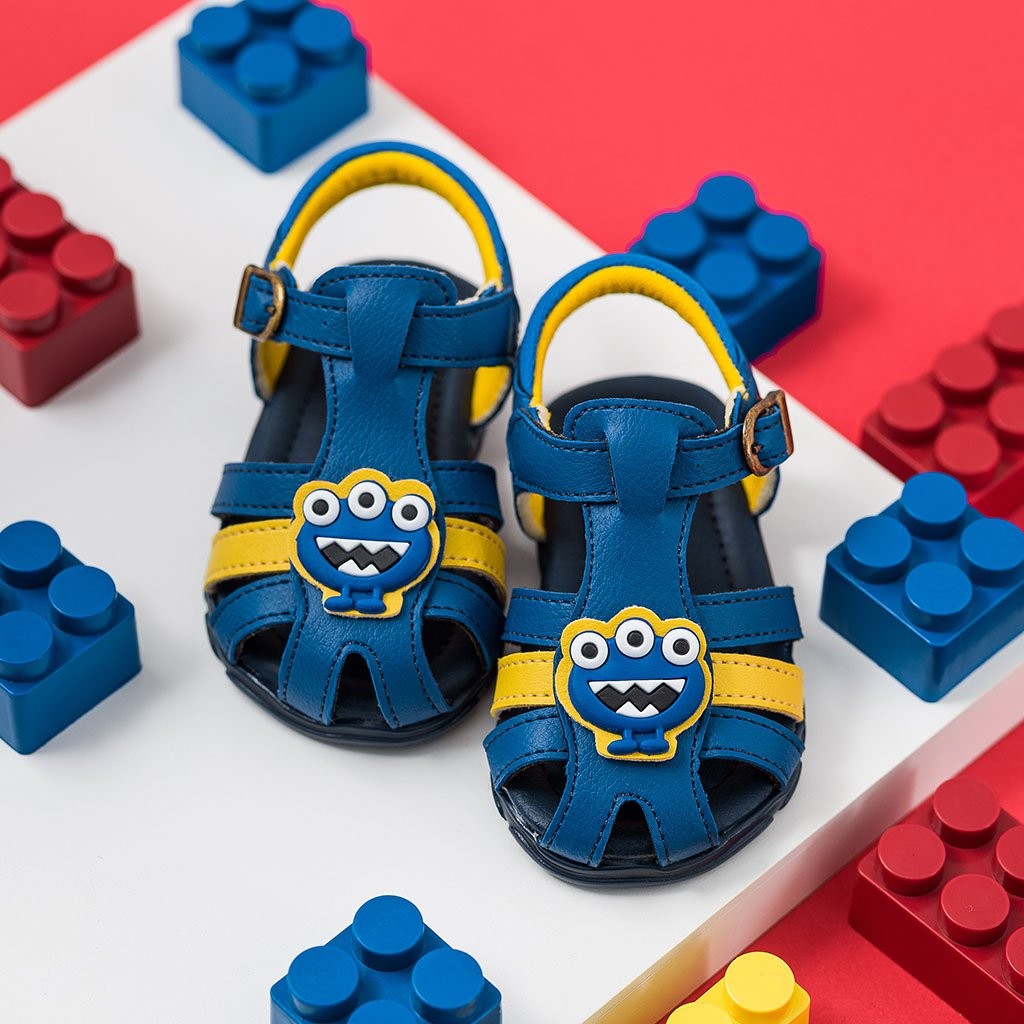 Sandália Bebê Menino Tema Monstrinho Fivela Azul e Amarelo Confortável Infantil Passeio Promoção