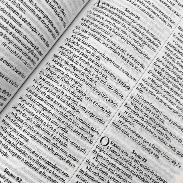 Bíblia Sagrada King James 1611 | Letra Normal | Capa Luxo | Preta · foto 2