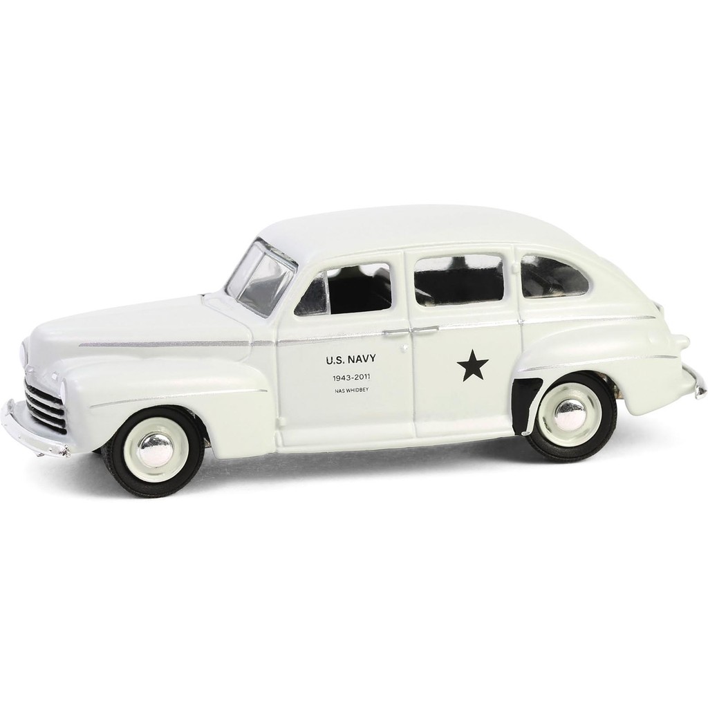 Miniatura - 1:64 - 1946 Ford Fordor Super Deluxe Us Navy Staff Car - Battalion 64 5 - Greenlight 61050