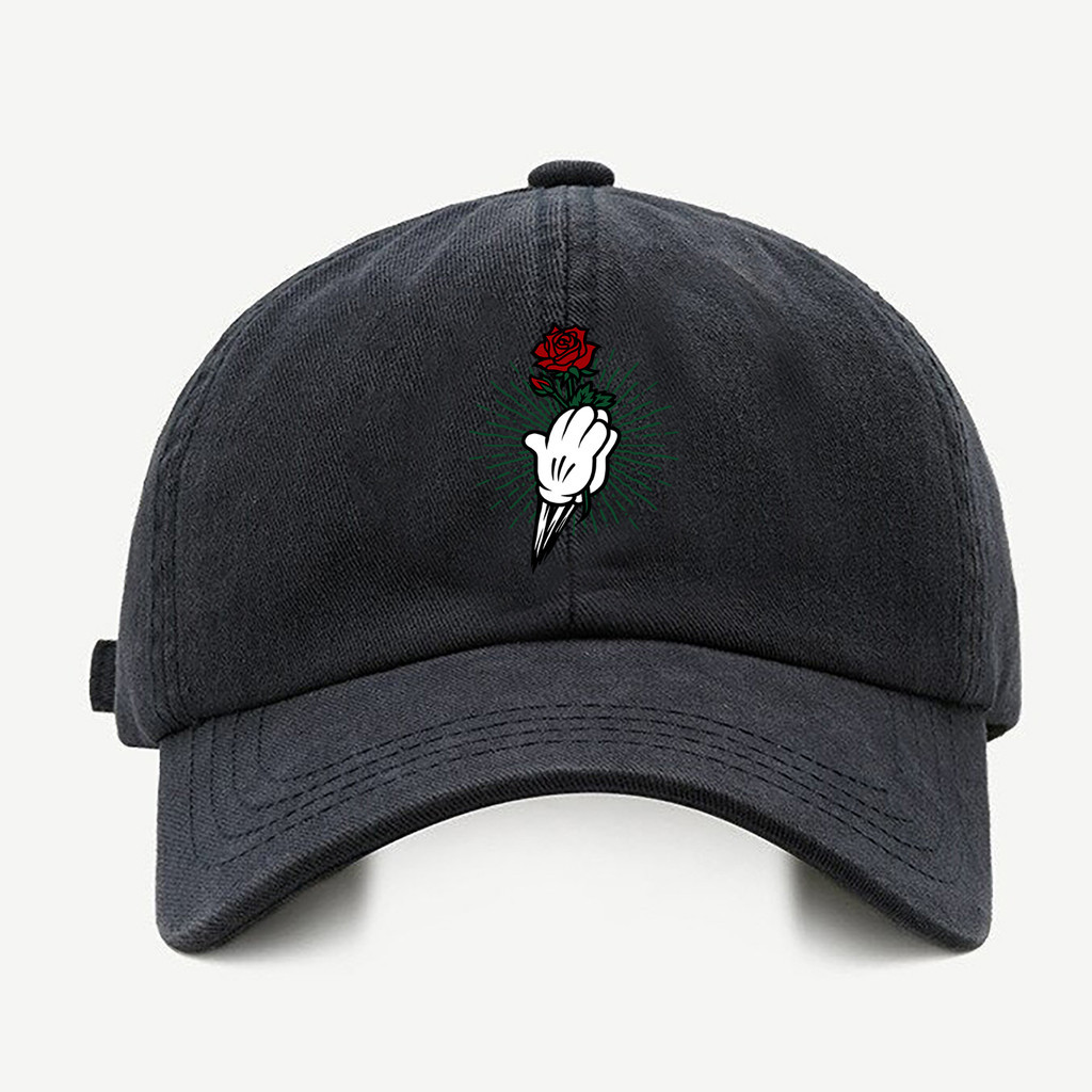 Bone baseball masculino preto Rosa Classica Mao DesenhoCom regualgem cores bege e branco