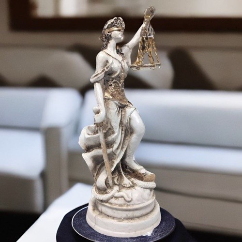 Estátua Decorativa Branca Deusa Dama Da Justiça Themis Direito