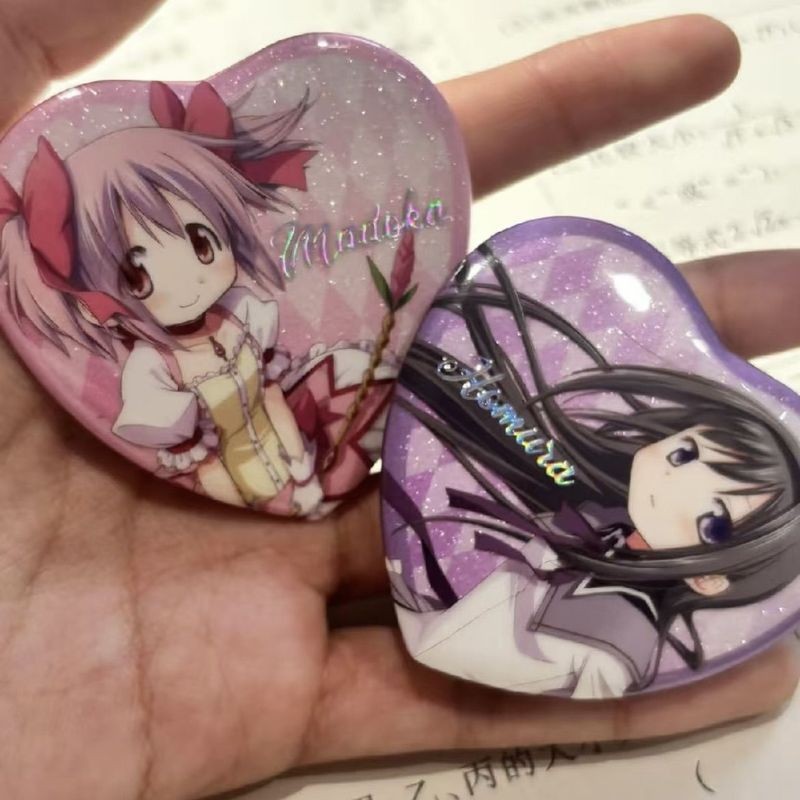 2 Pçs/Set Kawaii Hot Anime Puella Magi Madoka Magica Forma De Coração Akemi Homura Kanome Pins Breastpin Badge Cartoon J em Oferta na Shopee