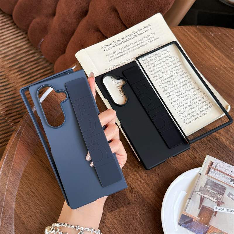 Capa Luxuosa Ultrafina De Silicone Fosco Com Alça De Pulso Para Samsung Galaxy Z