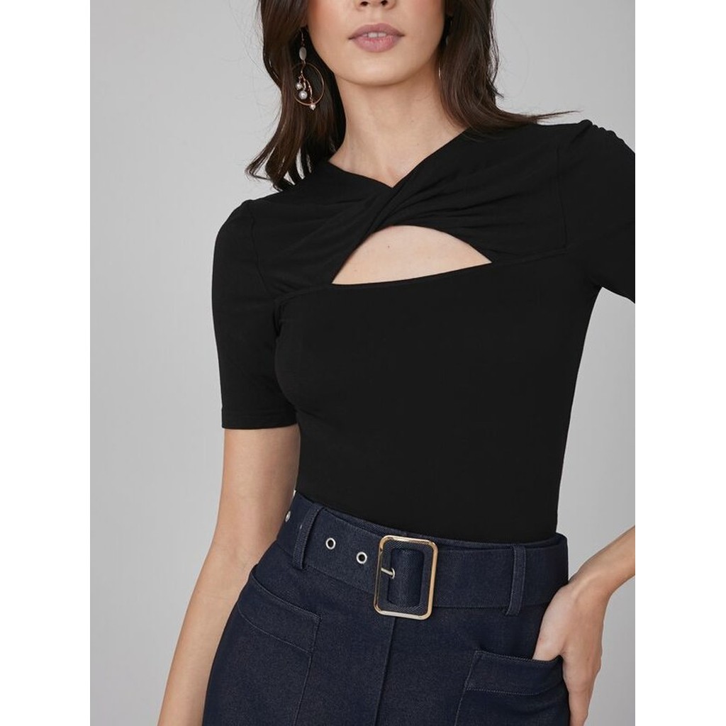 Blusa Feminina Moda Feminina Gola Torcida com Recorte Elegante | Manga Curta | Moda Cristã Social e Versátil