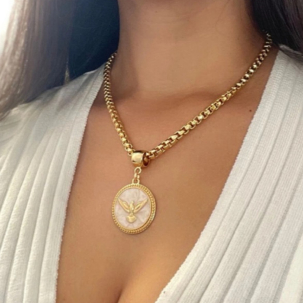 Colar Espírito Santo Pérola Semijoia banhada em ouro em Oferta na Shopee