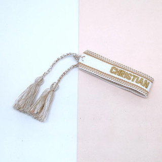 Pulseira de Letras com Borla – Tecido Artesanal Ajustável Branco