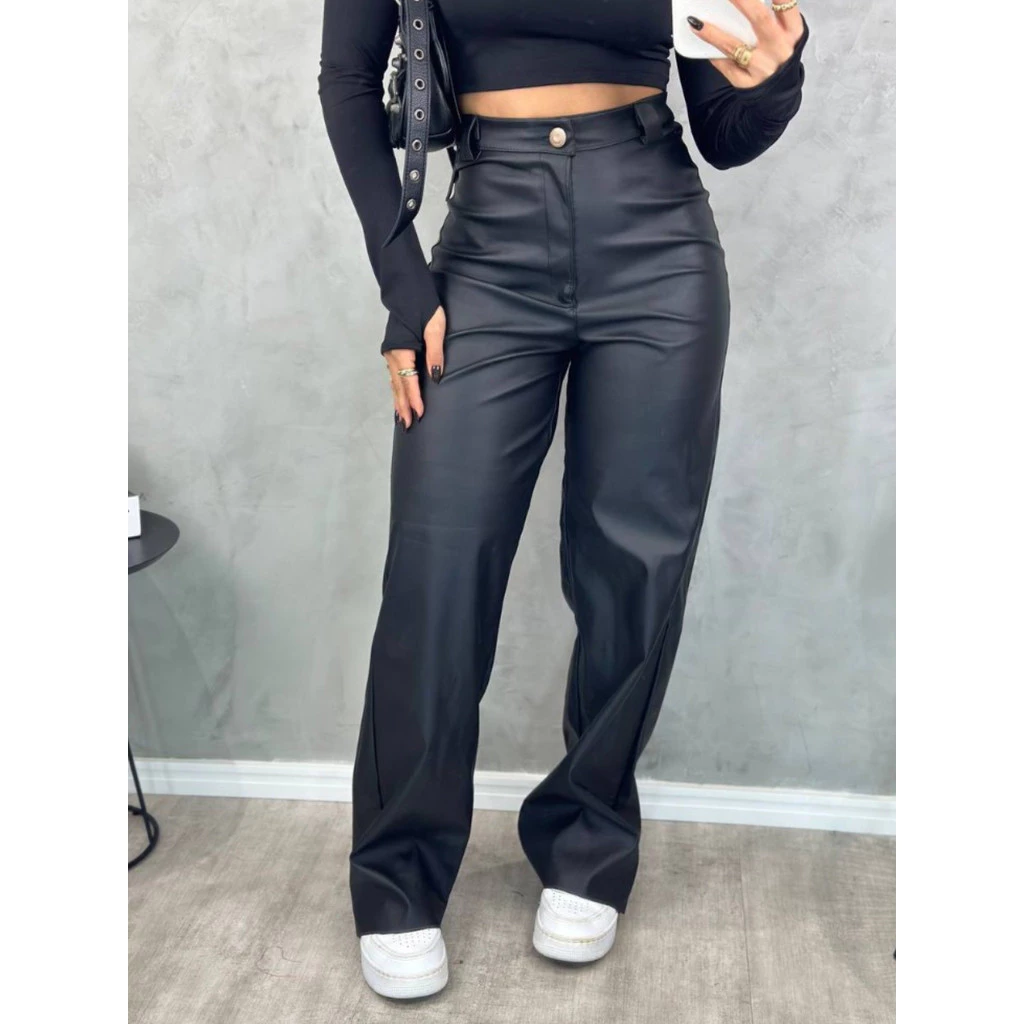 Calça Couro Fake Wide Leg Feminina Pantalona PU Sintético Modinha Zíper Botão Bolso