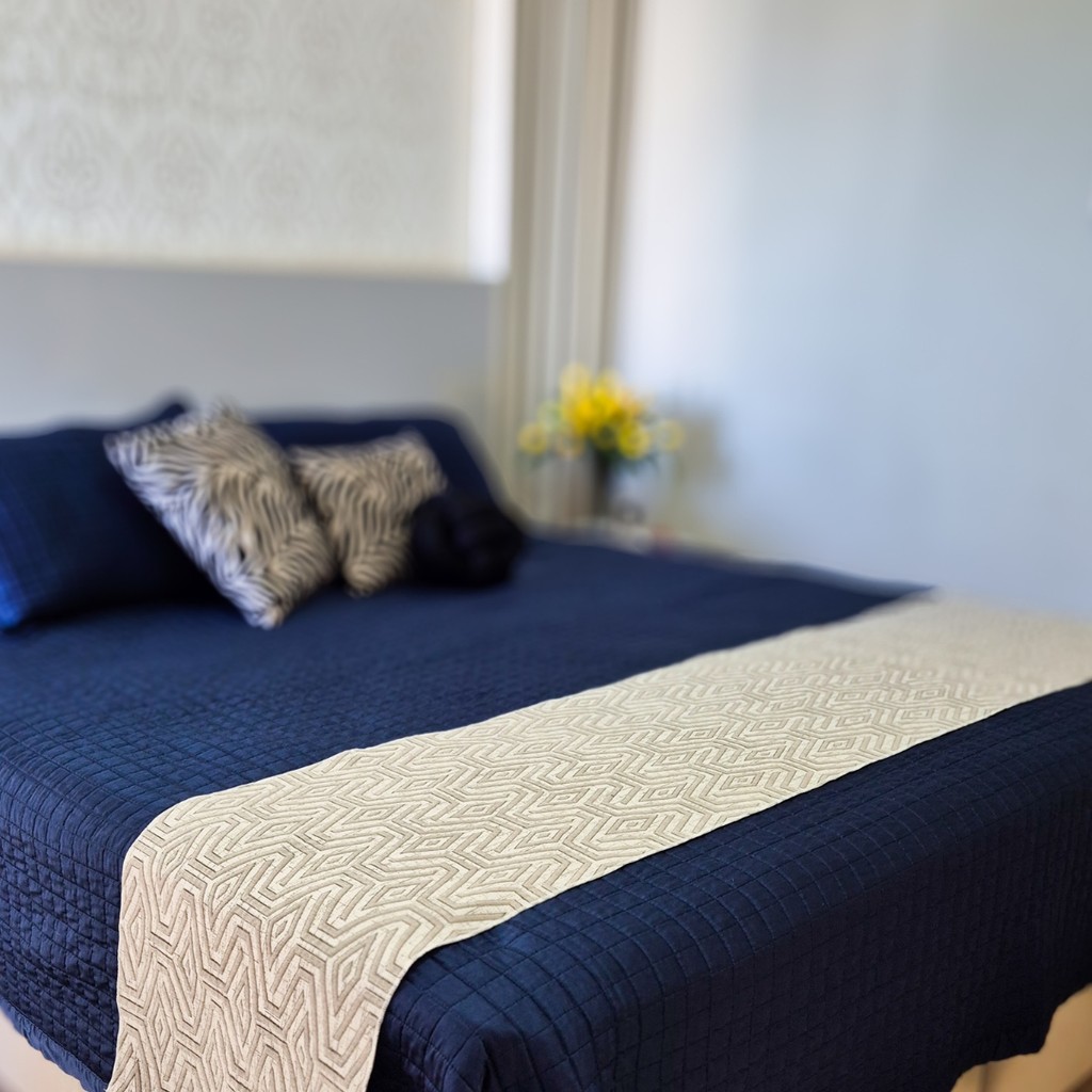 Peseira Para Cama Casal Queen King Decorativa Luxo Jacquard 2.60mx0,45m