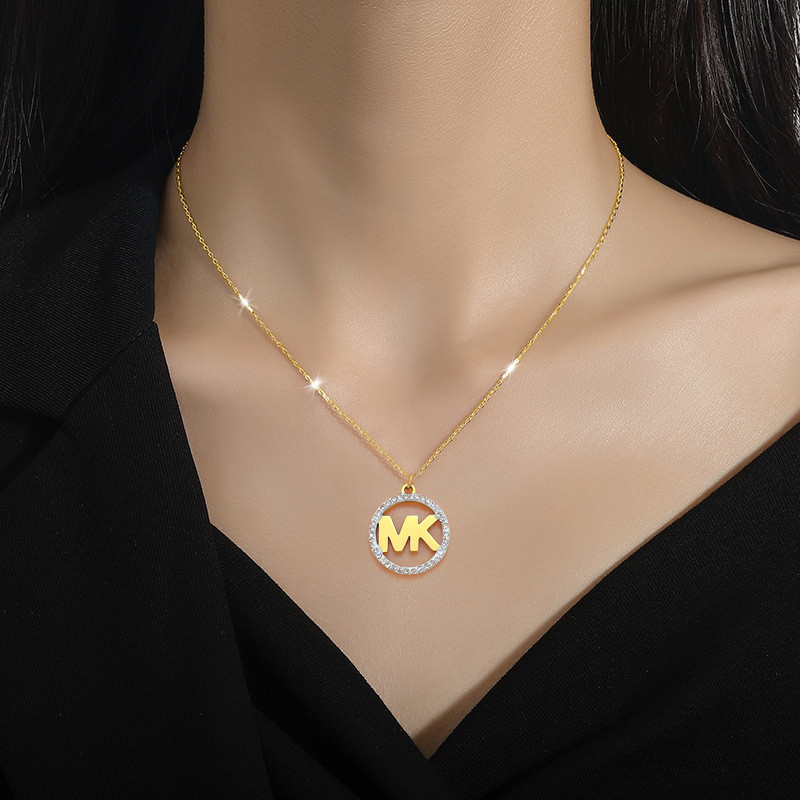 [Jóias Colar Jóias de Corpo Inteiro Colar de Aço Titânio Redondo MK In-Furnace Real Gold Clavicle Chain Unique Minimalist Style Fashion Trend All-Match Light Luxury Clássico Feminino de Aço Titânio