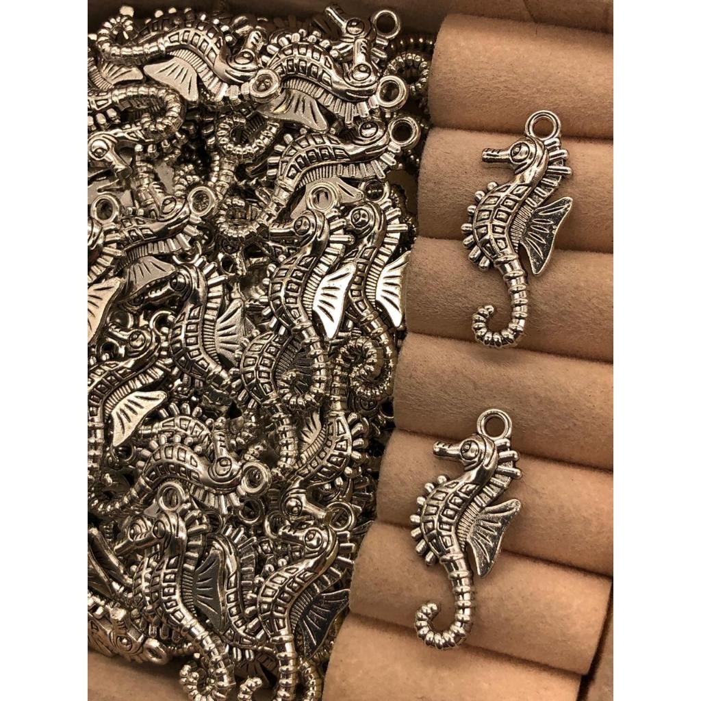 Conjunto 38 Peças Cavalo Marinho em Metal tamanho 20x10mm aprox 40g. em Oferta na Shopee