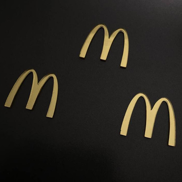 Aplique Mc Donalds em Acrílico Espelhado - 4cm - Para uso em Lembrancinhas, Laços, Personalizados e Artesanatos