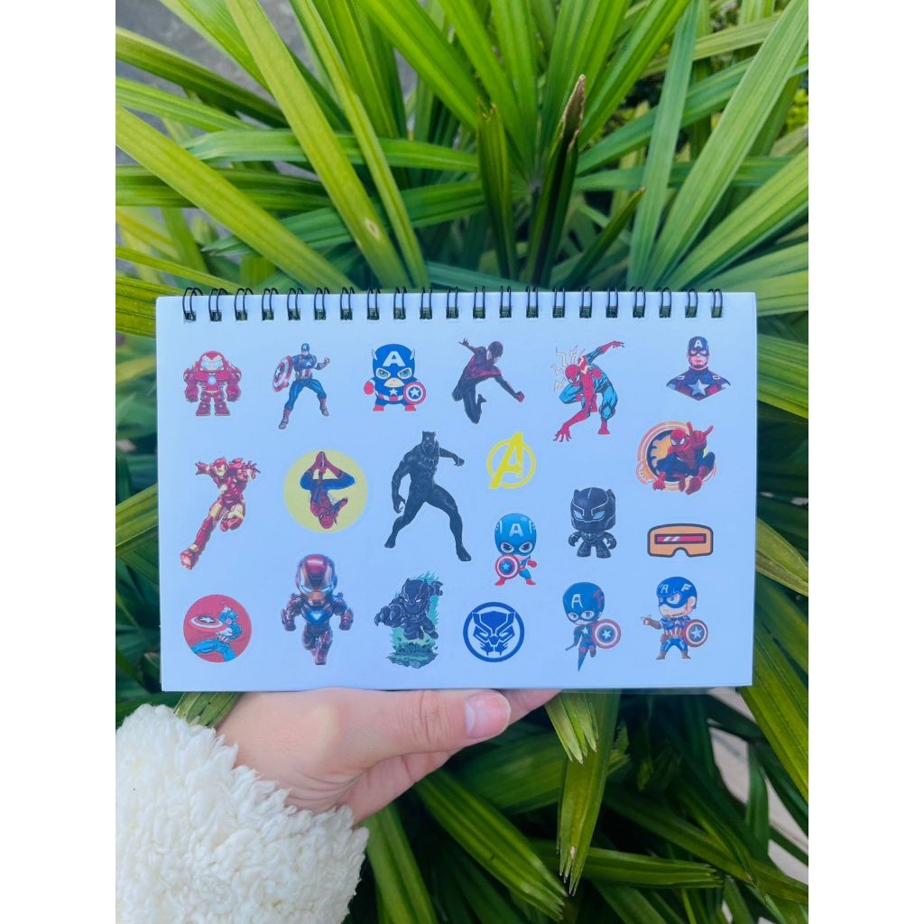 CADERNO DE ADESIVOS HERÓIS / MARVEL / AVENGERS - PAPELARIA FOFA KAWAII