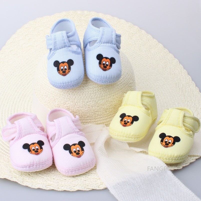 Botas De Bebê Fofas Mickey Cartoon Padrão Para Prática De Caminhada Sem Escorregamento , Sapatos De Sola Macia Bebês em Oferta na Shopee