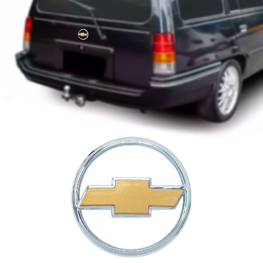 EMBLEMA DO PORTA MALAS (GRAVATA) CHEVROLET KADETT/IPANEMA 1996/1997/1998 CROMADO COM FUNDO DOURADO