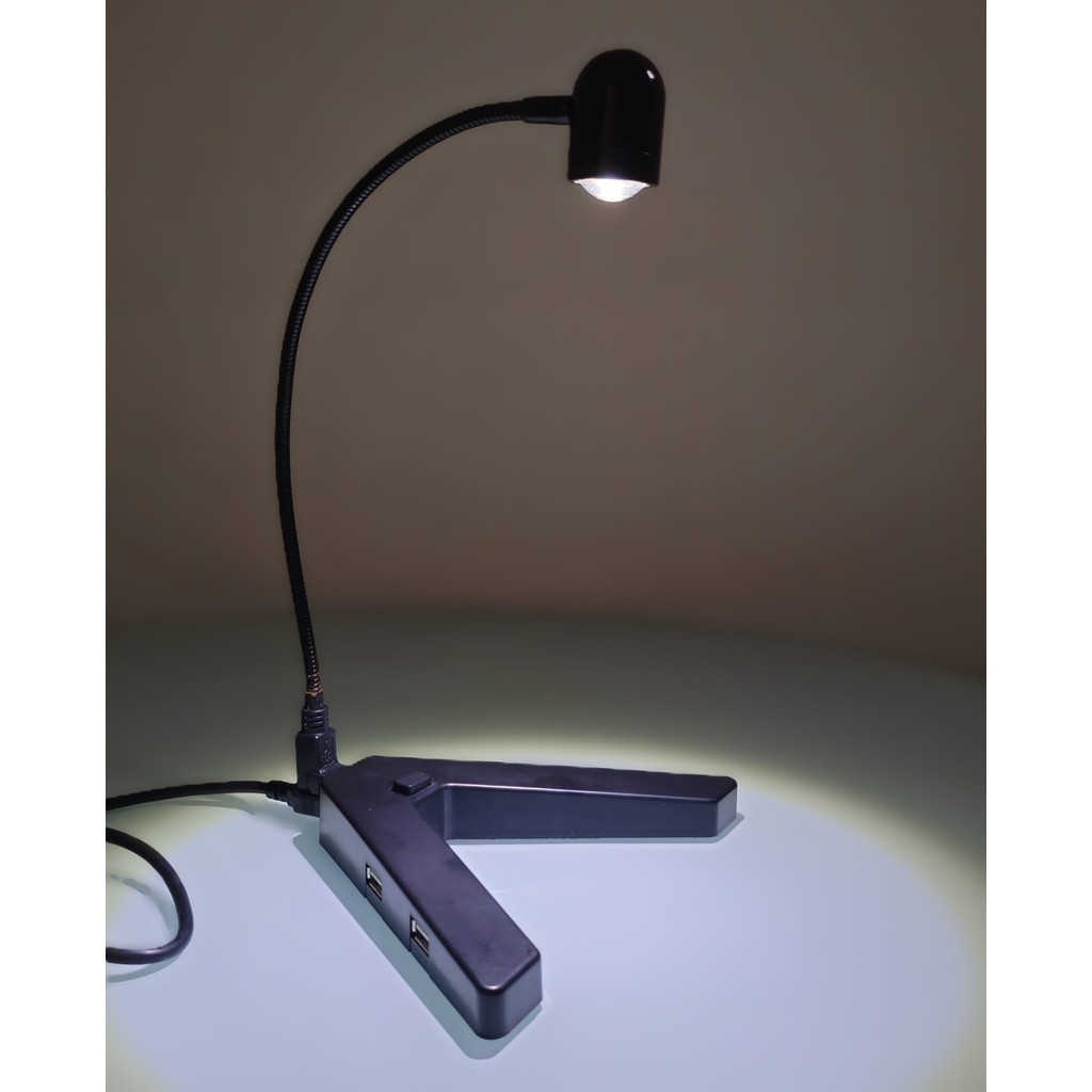 Lumin&aacute;ria articulada metal preto com 4 USBs Hipnos