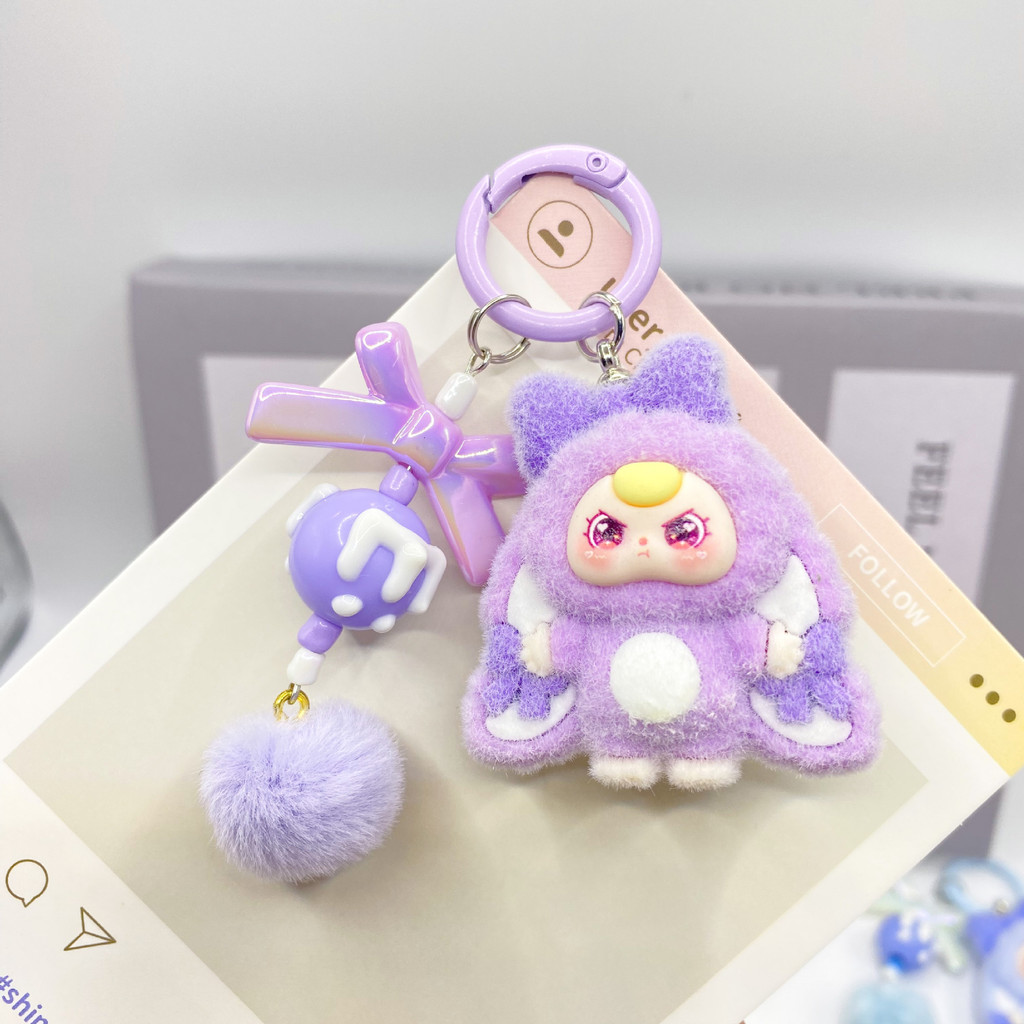 Detalhes do Chaveiro de desenho animado para bebê de três anos com laço de venda quente, boneca tridimensional, mochila, pingente, e