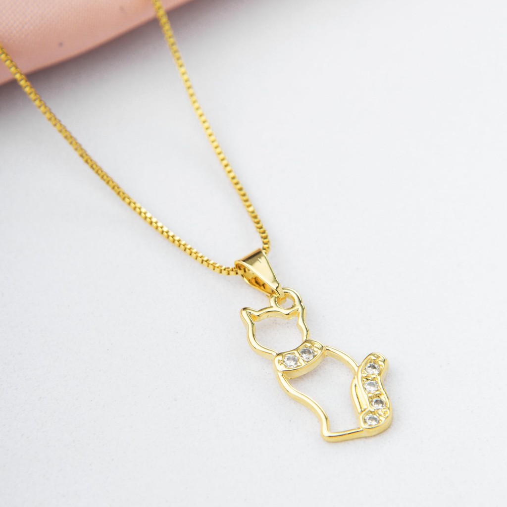 Colar Feminino com Pingente Gato Vazado e com Fileiras de Micro Zircônias Importadas
