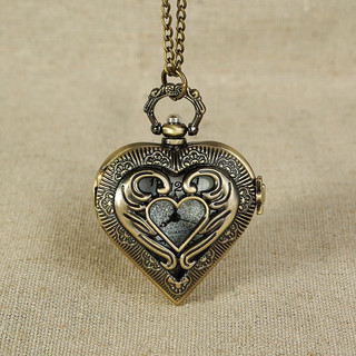 Relógio de Bolso Vintage de Quartzo com Coração de Bronze com Pingente e Colar