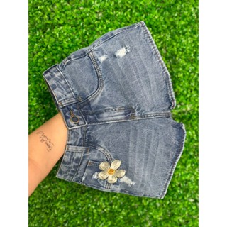 Short Jeans Feminino MOM com Detalhe de Flor Bordada Cós Alto e Lavagem Marmorizada | Sem Elastano em Oferta na Shopee